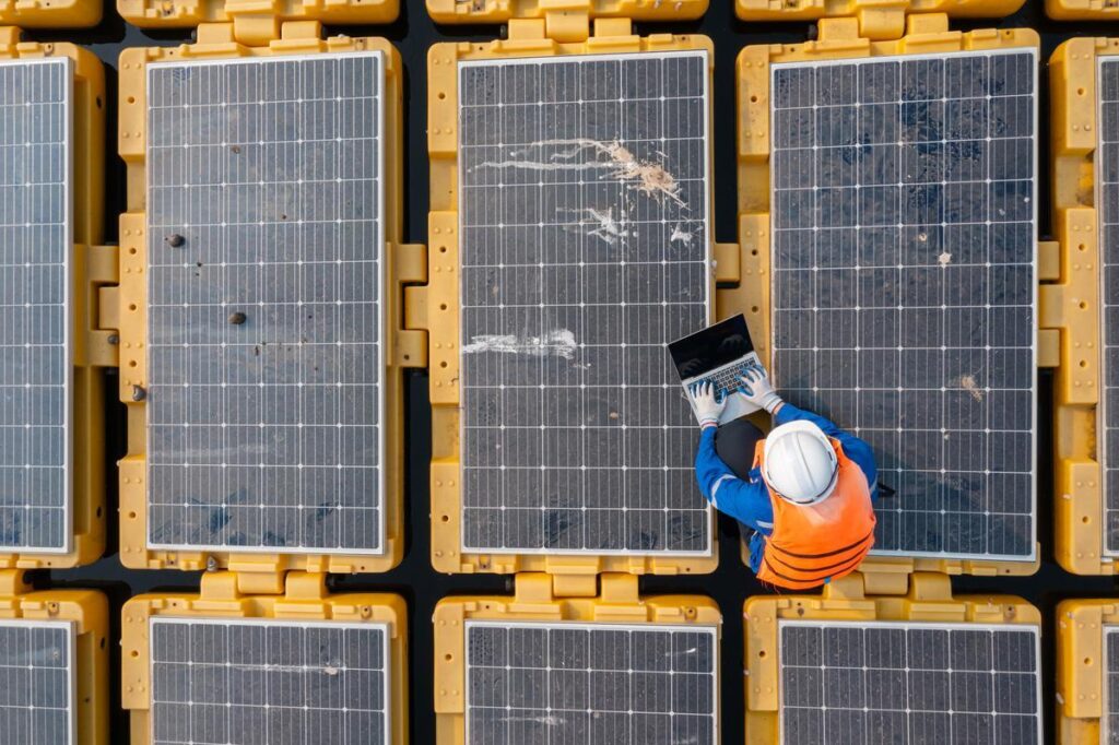 Mantenimiento de placas solares.jpg